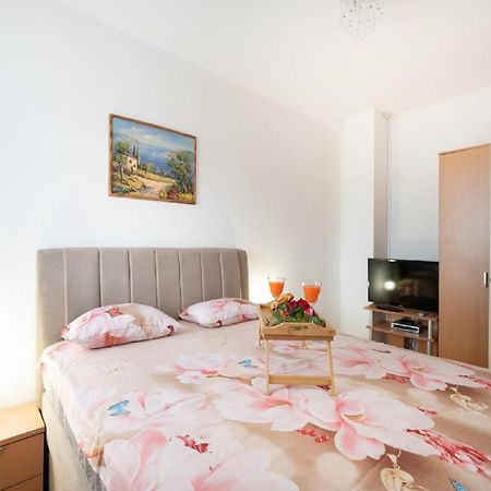 Apartments Milic - One Bedroom Apartment With Sea View And Terrace Горни-Карин Экстерьер фото