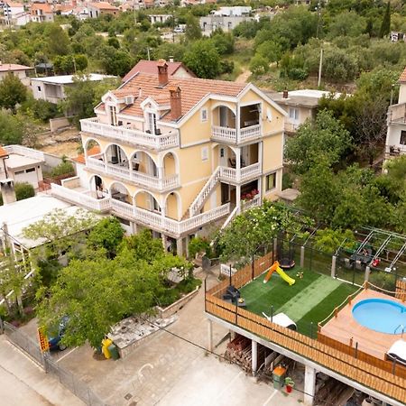 Apartments Milic - One Bedroom Apartment With Sea View And Terrace Горни-Карин Экстерьер фото
