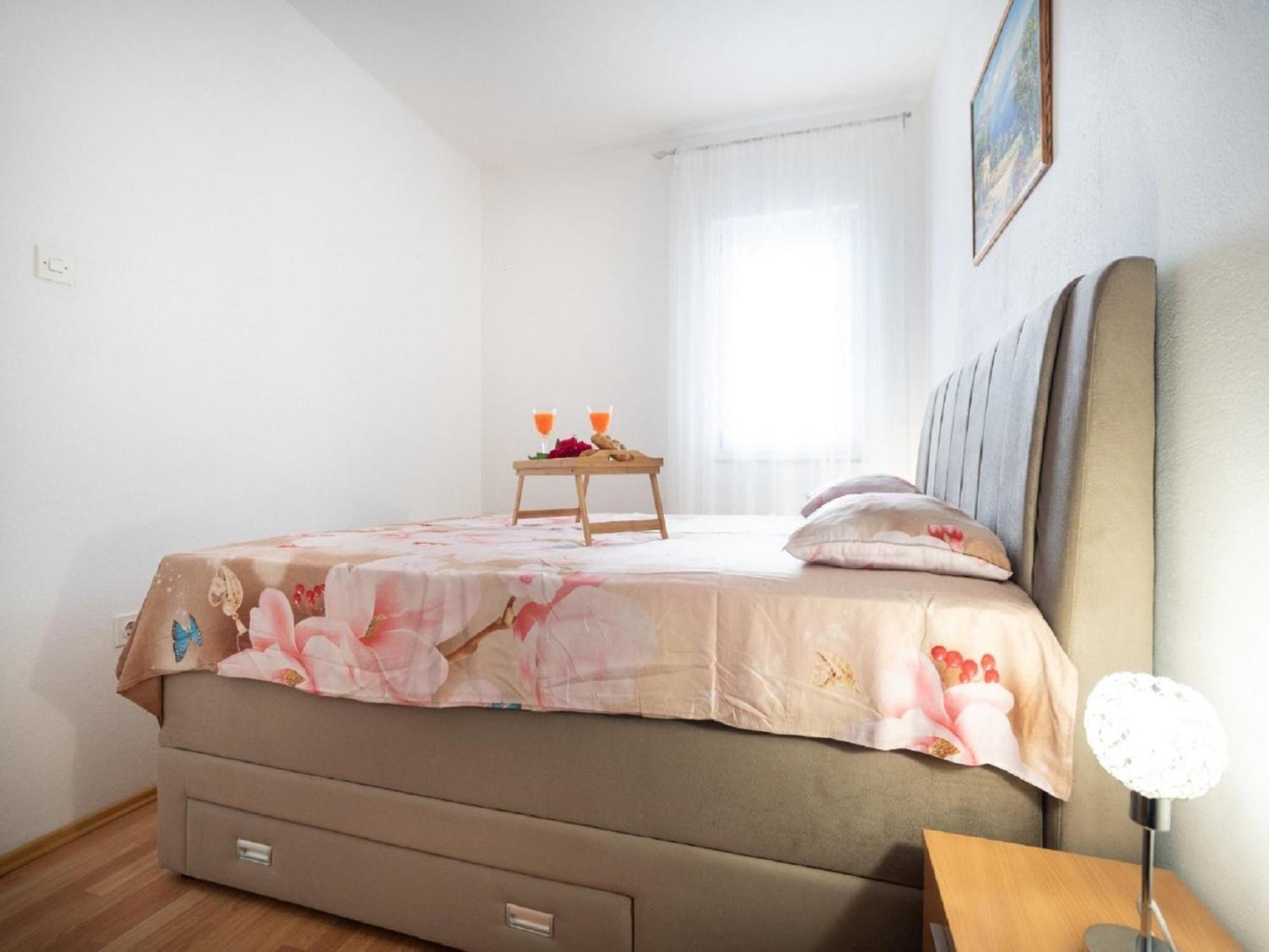 Apartments Milic - One Bedroom Apartment With Sea View And Terrace Горни-Карин Экстерьер фото