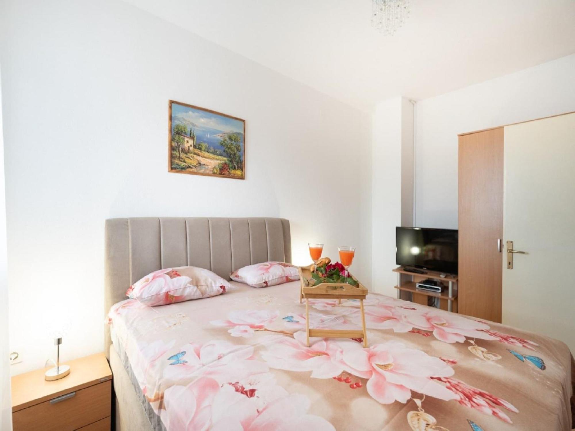 Apartments Milic - One Bedroom Apartment With Sea View And Terrace Горни-Карин Экстерьер фото