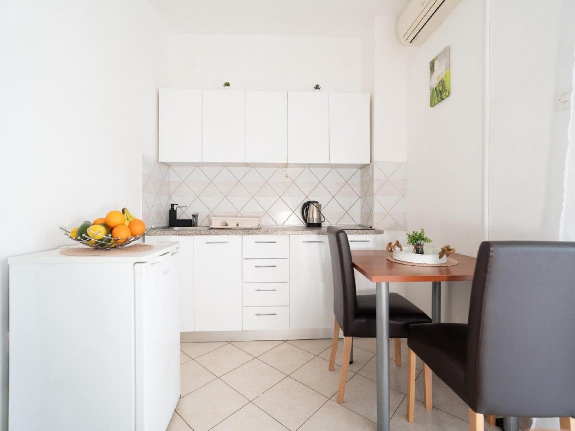 Apartments Milic - One Bedroom Apartment With Sea View And Terrace Горни-Карин Экстерьер фото