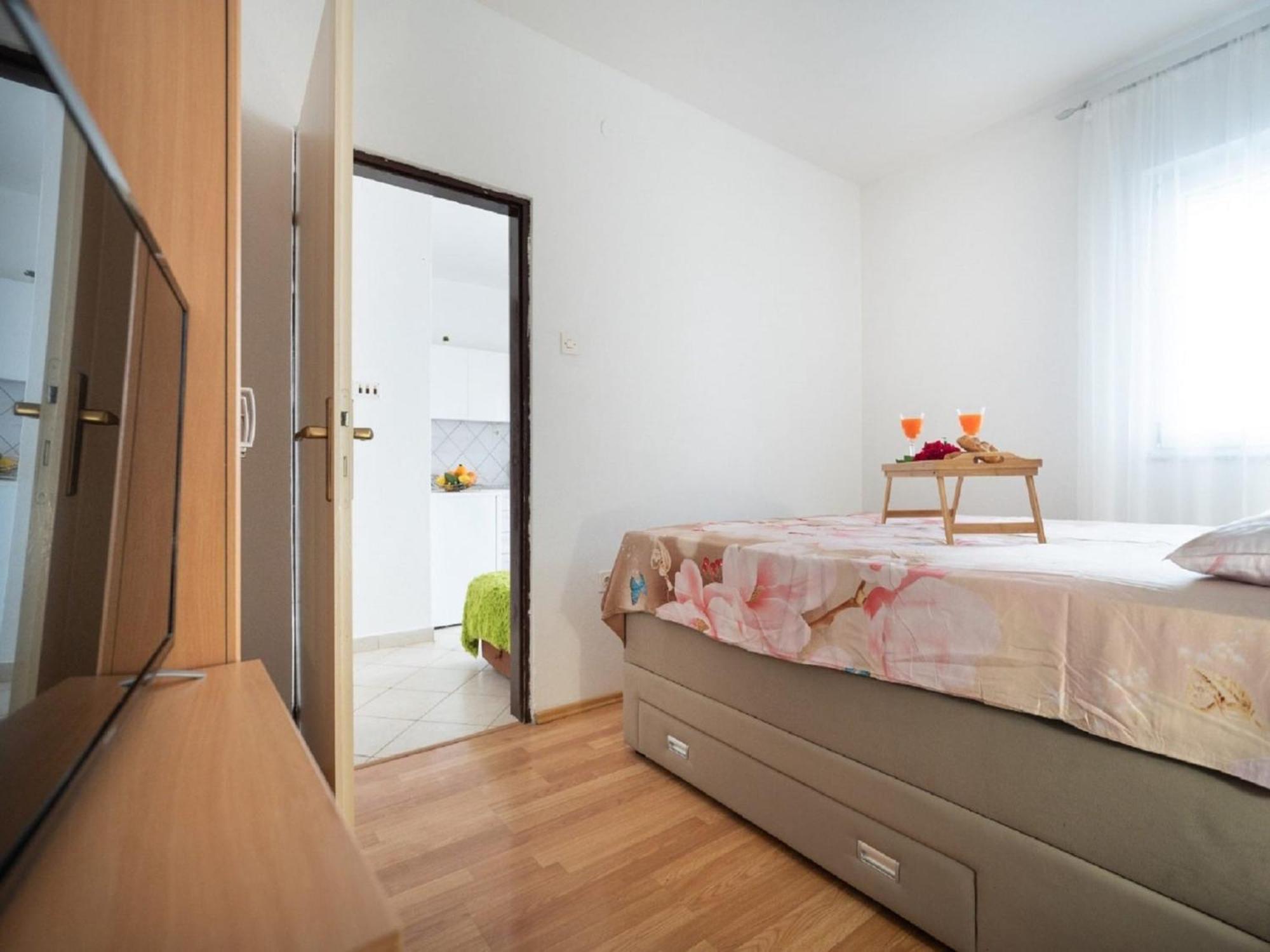 Apartments Milic - One Bedroom Apartment With Sea View And Terrace Горни-Карин Экстерьер фото